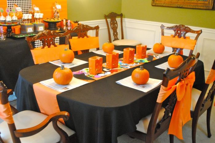 Diy halloween table decor