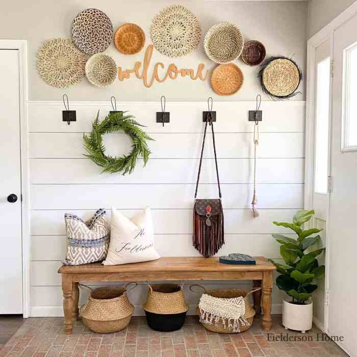 Entrance hallway wall decor ideas