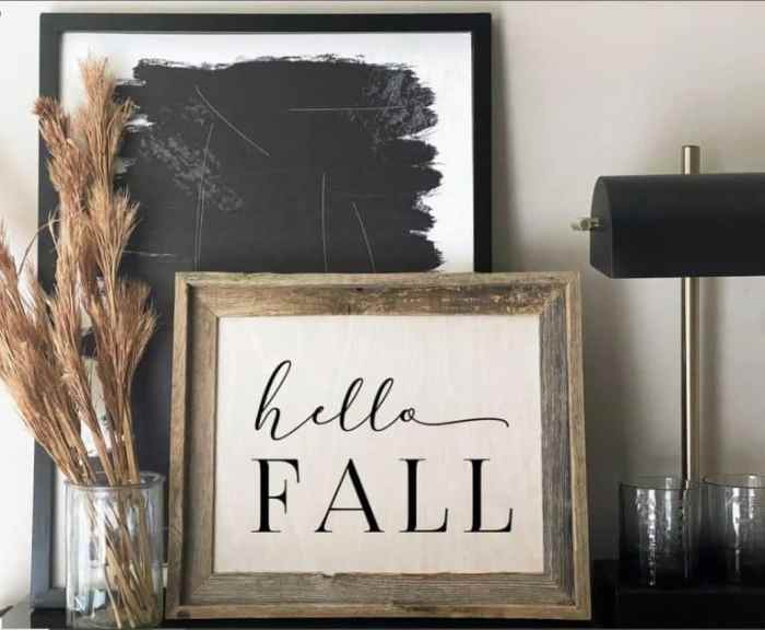 Fall entryway table decor