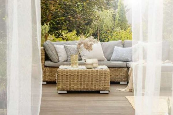 Outdoor coffee table decor