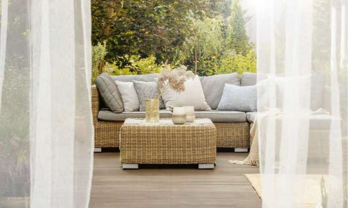 Outdoor coffee table decor