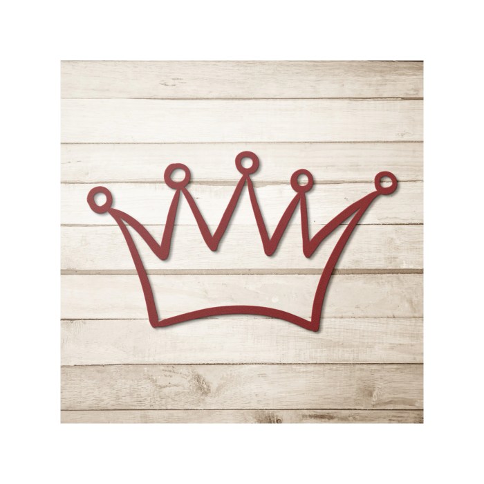 Metal crown wall decor