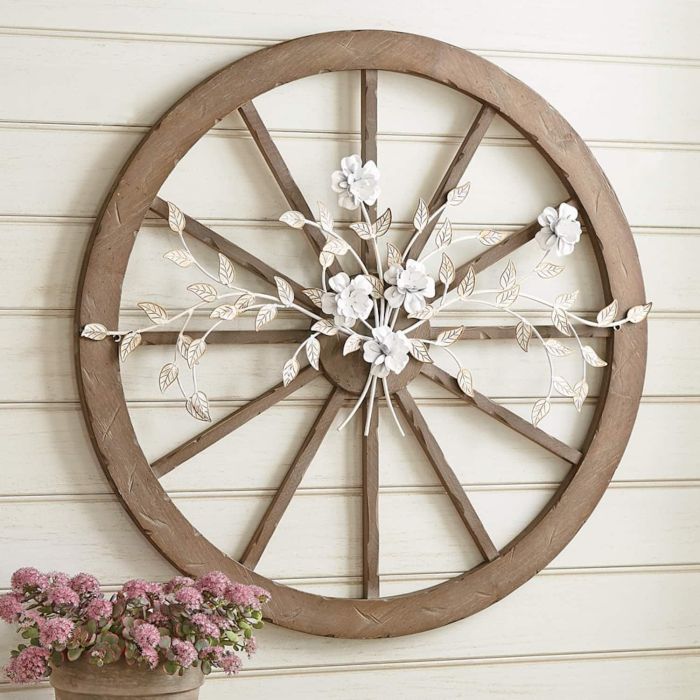 Wagon wheel wall decor ideas