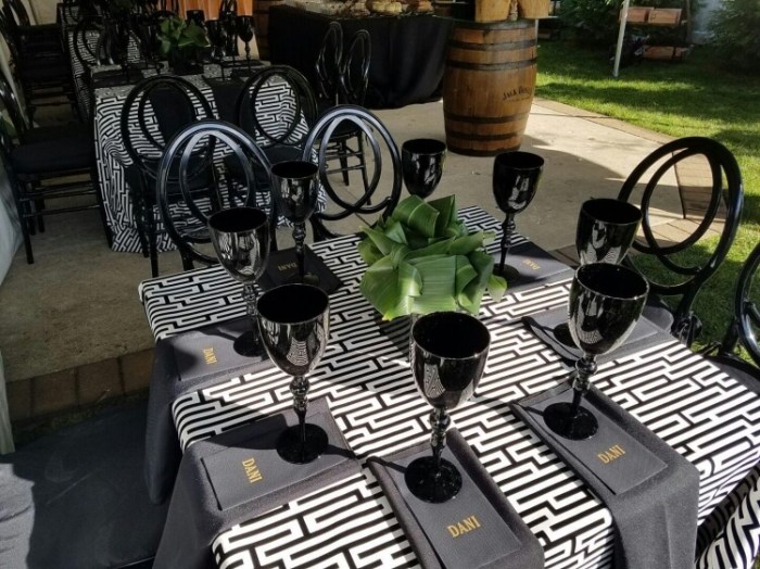 Farmhouse table decor wedding