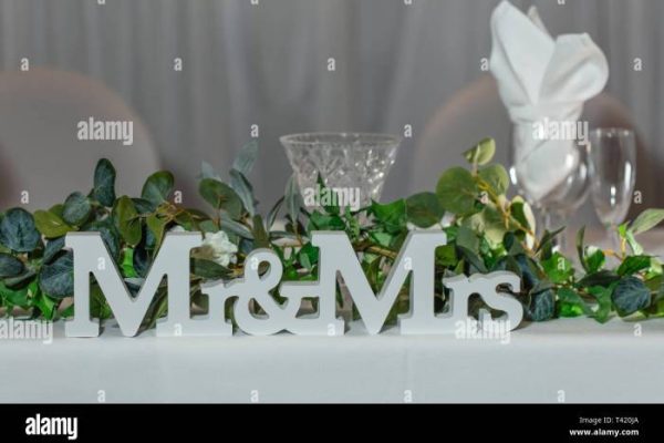 Mr and mrs table decor